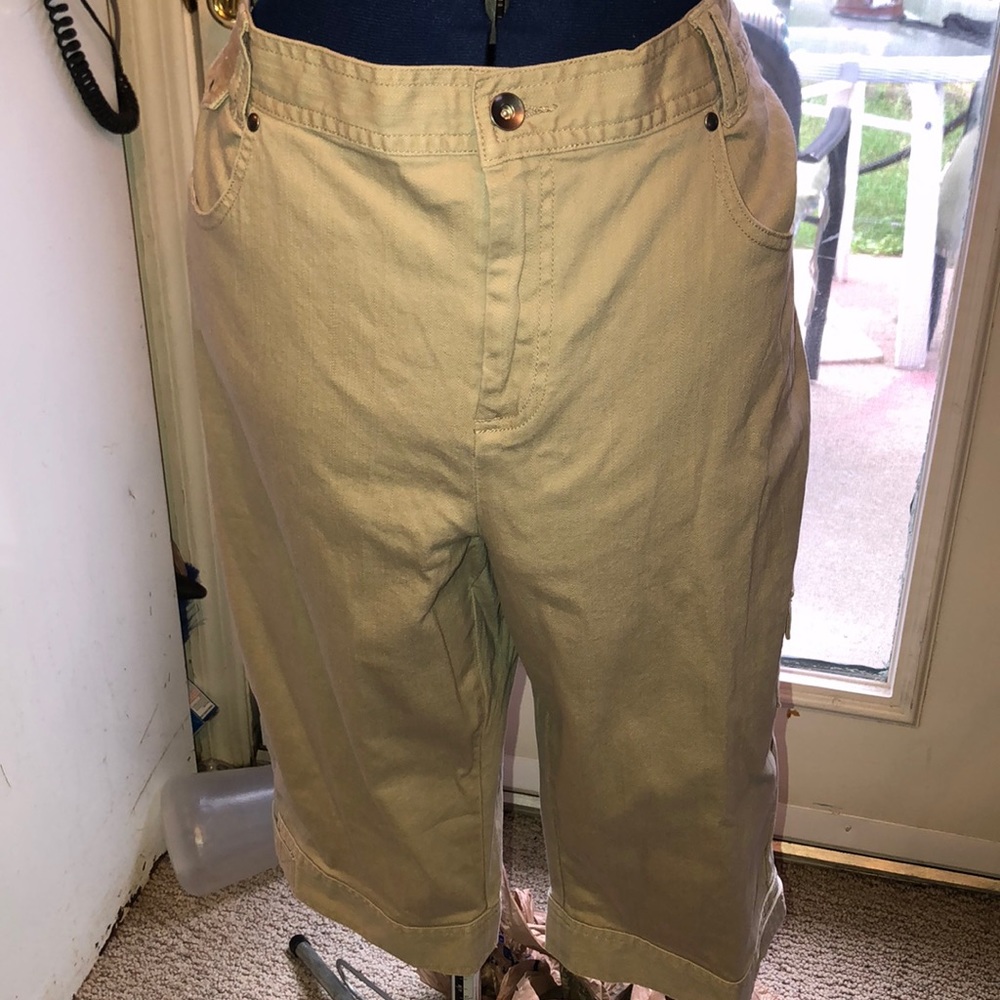 CJ Banks Comfort Stretch Capri Pants Size 18W